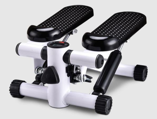 Mini stepper para entrenamiento cardiovascular y tonificación en casa.